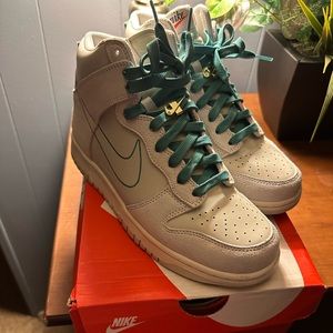 Nike Dunks High SE